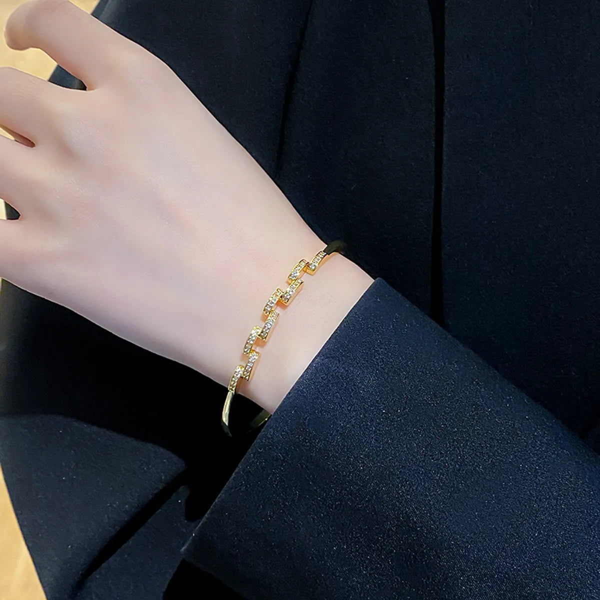 Glam Luxurious 18k Gold-Plated & Silver-Plated Zircon Bangle for Women - Elegant & Shiny