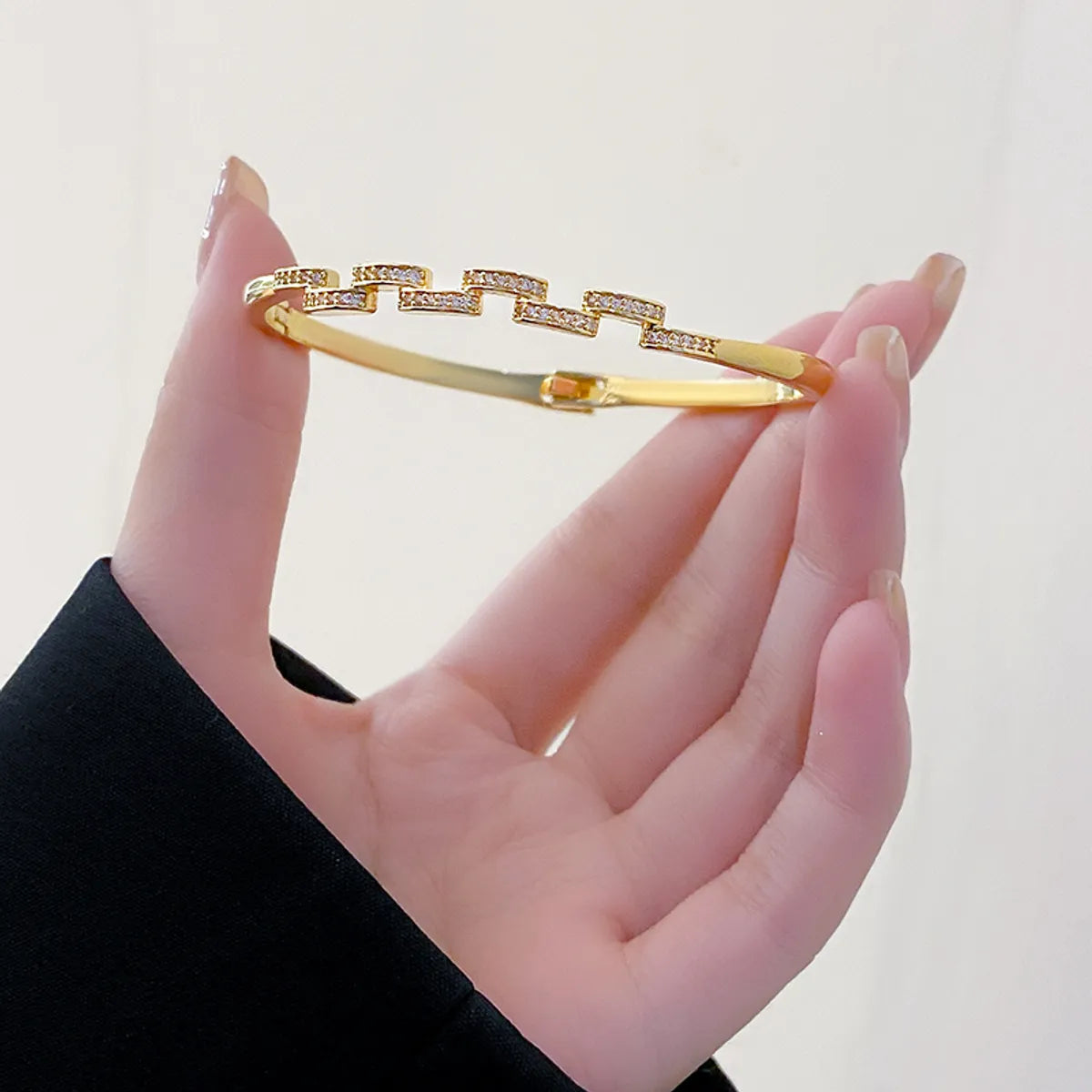 Glam Luxurious 18k Gold-Plated & Silver-Plated Zircon Bangle for Women - Elegant & Shiny