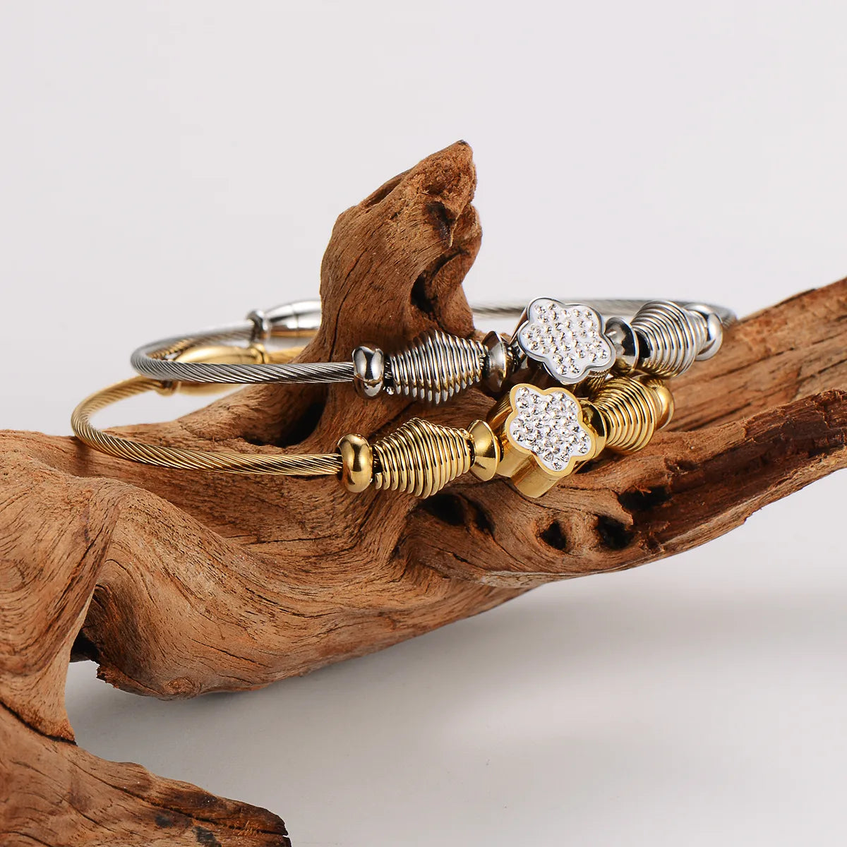 Elegant Parthenocissus Flower Bangle – 18K Gold Plated 304 Stainless Steel | Dariya Jewelry