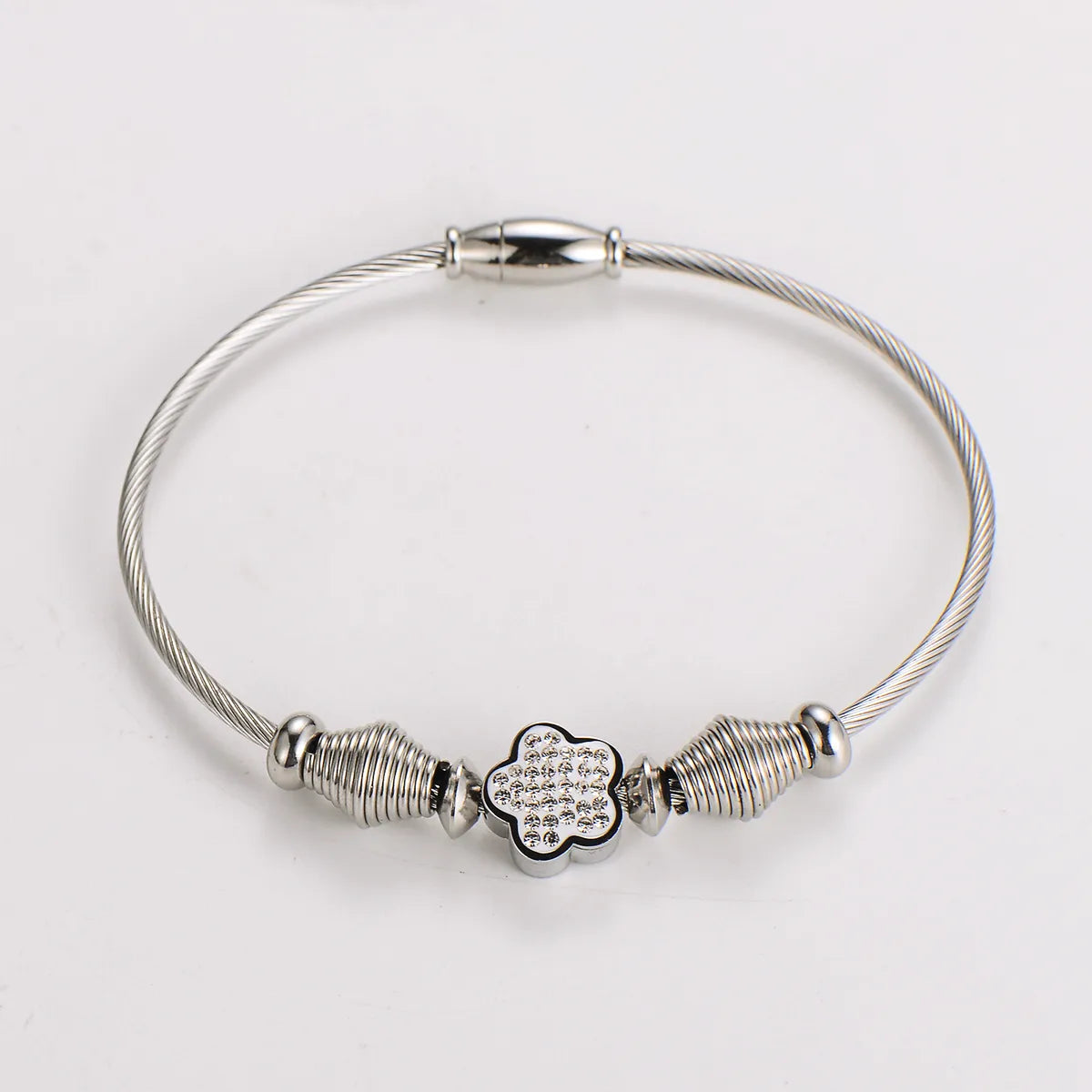 Elegant Parthenocissus Flower Bangle – 18K Gold Plated 304 Stainless Steel | Dariya Jewelry