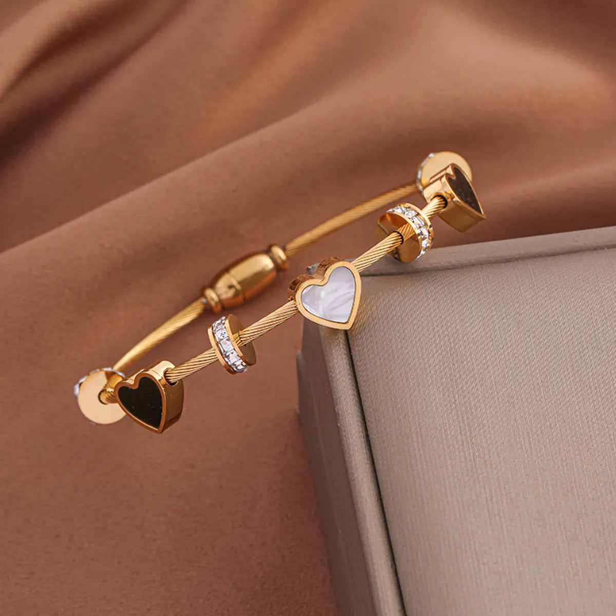 Heart Charm Bangle in 18K Gold Plated Stainless Steel – Sparkling Rhinestone Accents (SKU: BDIY70)