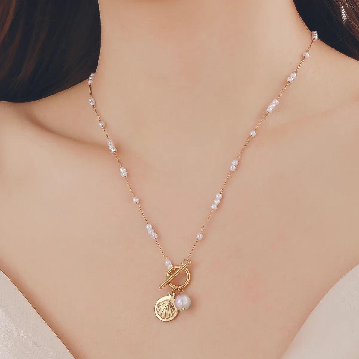 Elegant Scallop Pendant Necklace – 18K Gold Plated 304 Stainless Steel