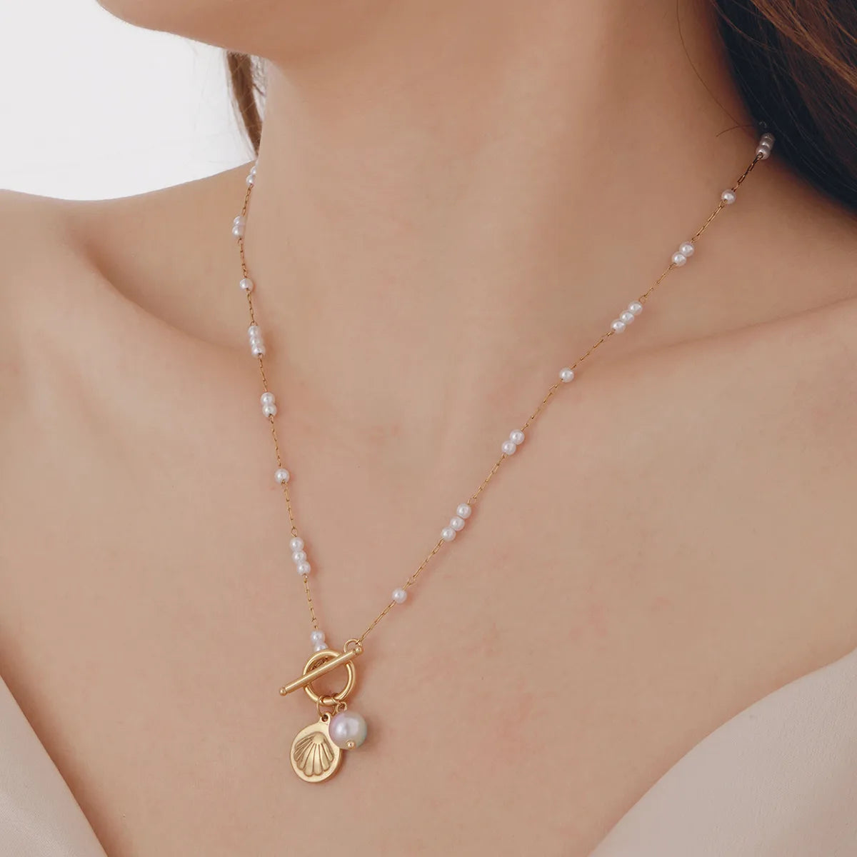 Elegant Scallop Pendant Necklace – 18K Gold Plated 304 Stainless Steel