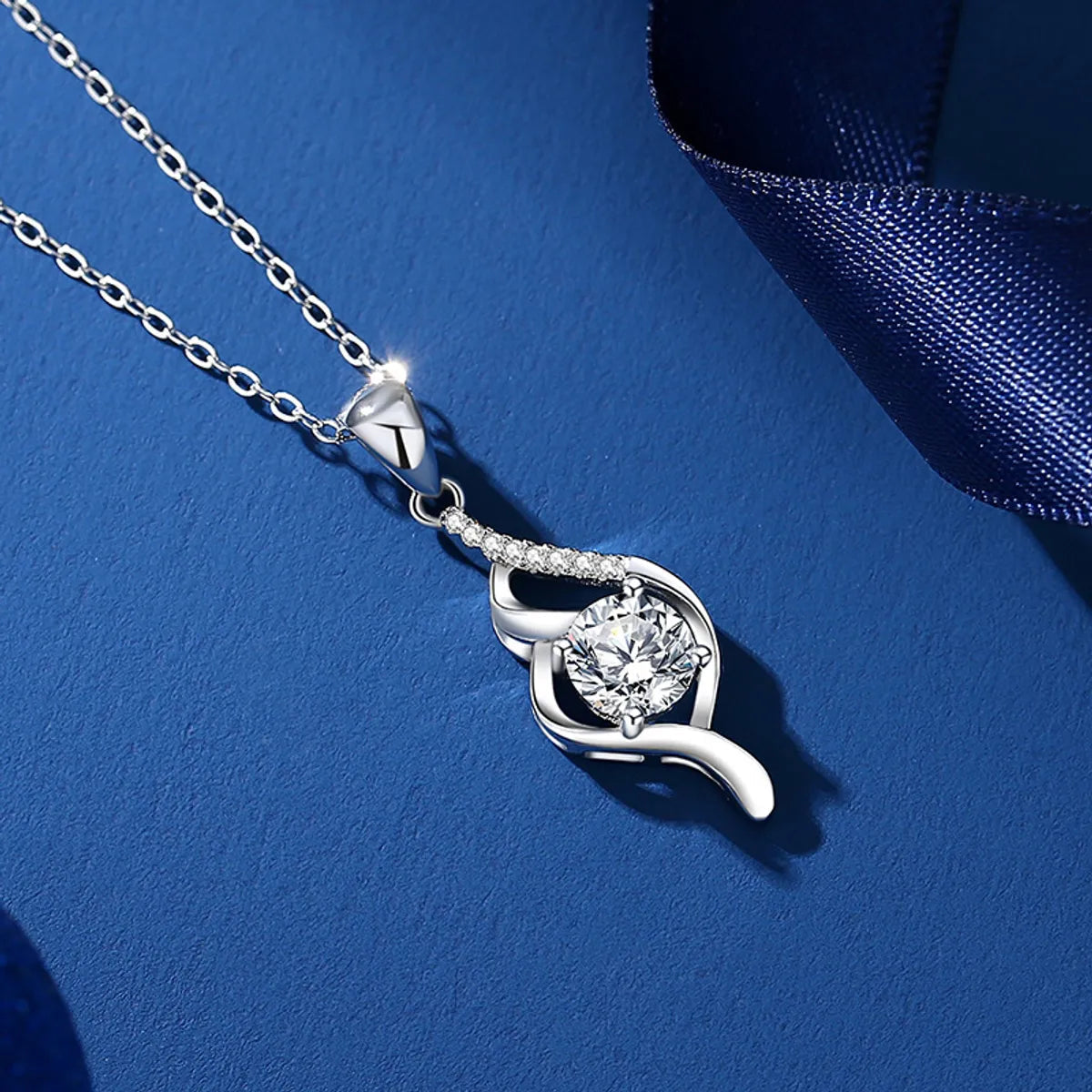 Simple Style Geometric Sterling Silver Pendant Necklace with Moissanite Inlay