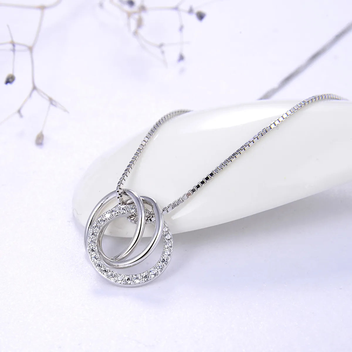 Simple Style Classic O-Shape Zircon Inlay Sterling Silver Pendant Necklace – White Gold Plated