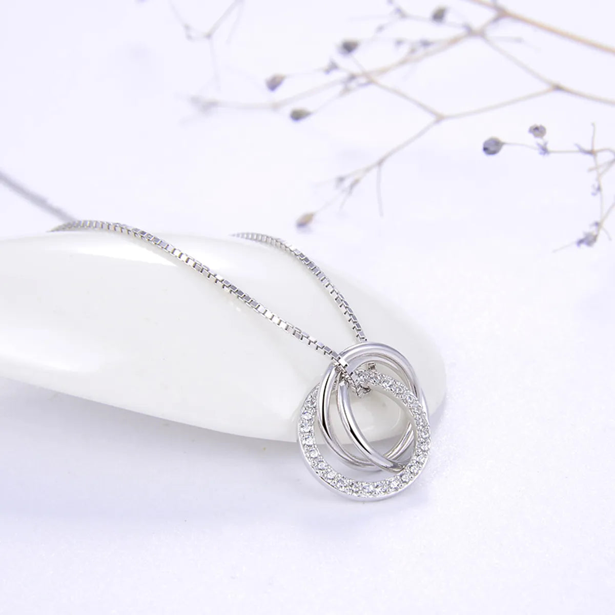 Simple Style Classic O-Shape Zircon Inlay Sterling Silver Pendant Necklace – White Gold Plated