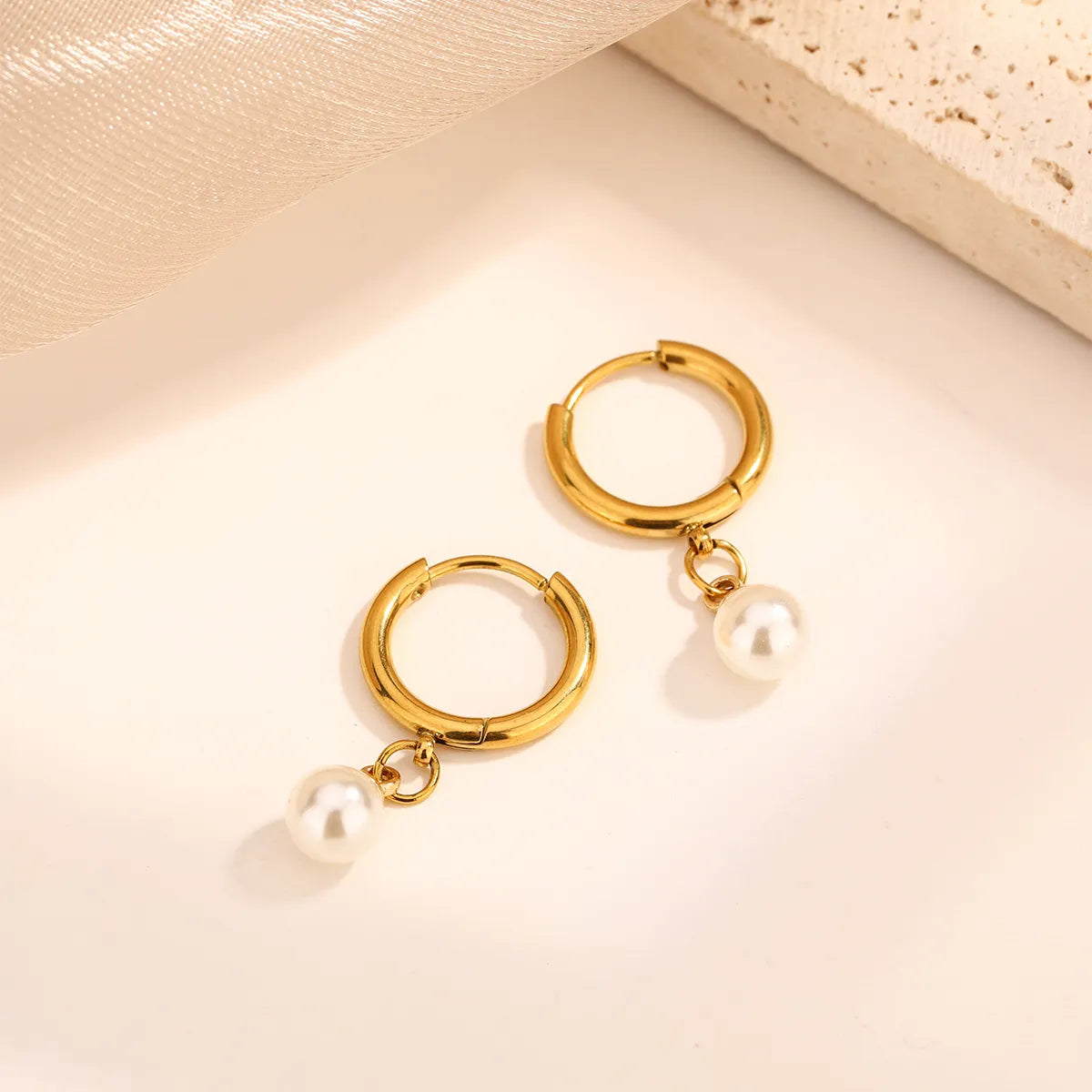 Elegant Gold-Plated Pearl Jewelry Set – Stainless Steel Hoop Earrings & Necklace