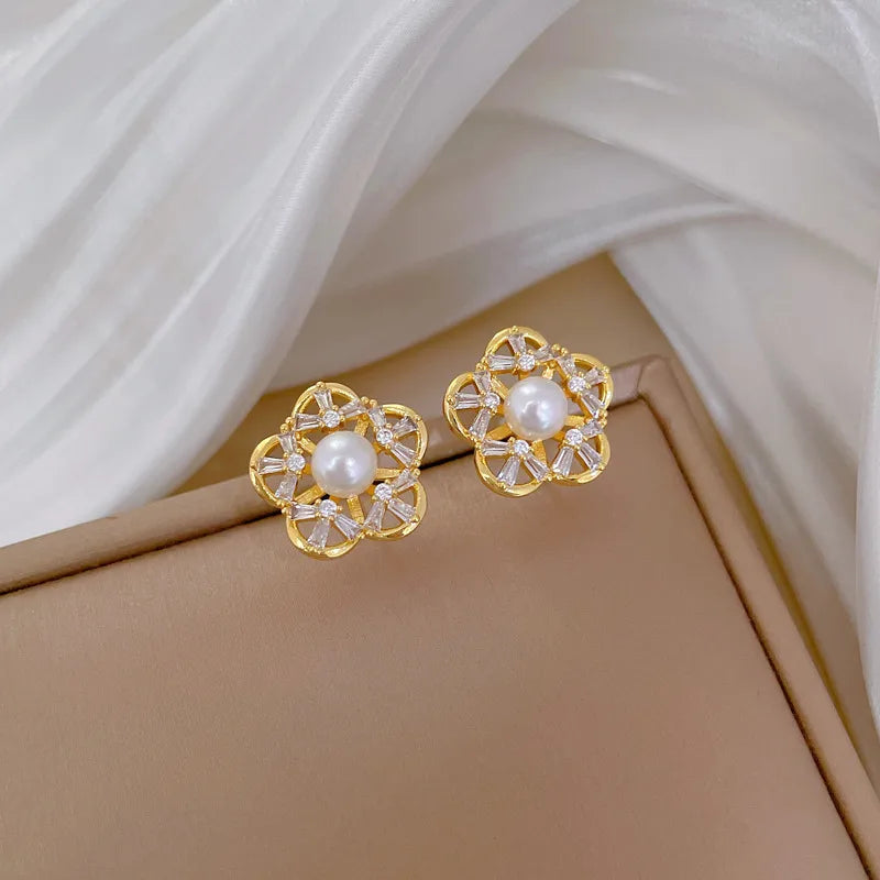 Titanium Steel Copper Gold Plated Hollow Flower Zircon Jewelry Set – Elegant, Luxurious, Simple