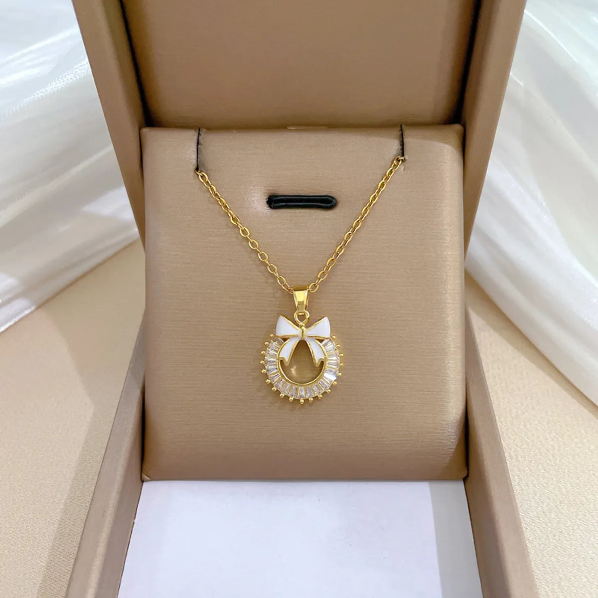 Vintage Style Bow Knot Titanium Steel Jewelry Set with Artificial Gemstones - Gold Plated