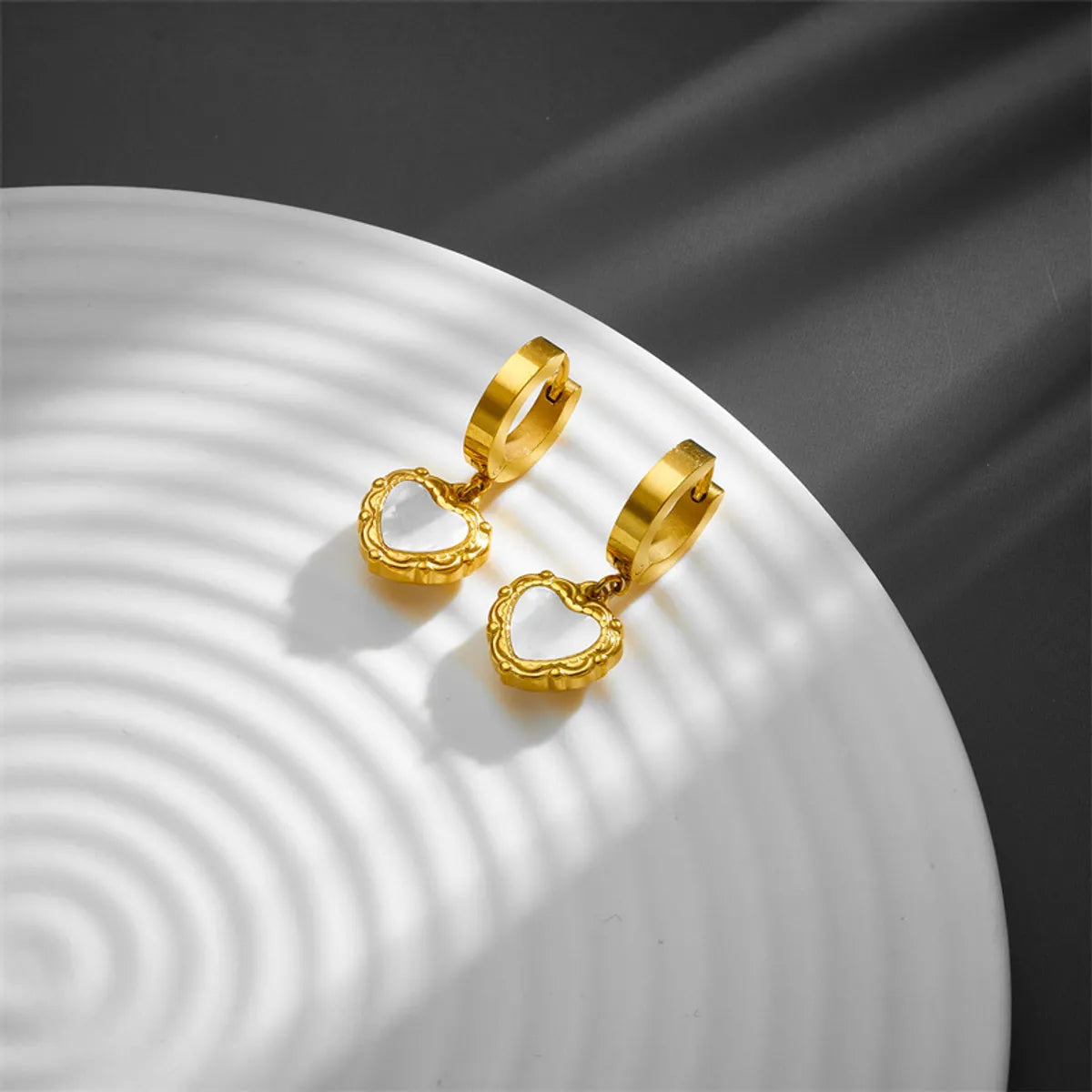 Elegant Heart Shell Earrings & Necklace Set – Titanium Steel Gold-Plated