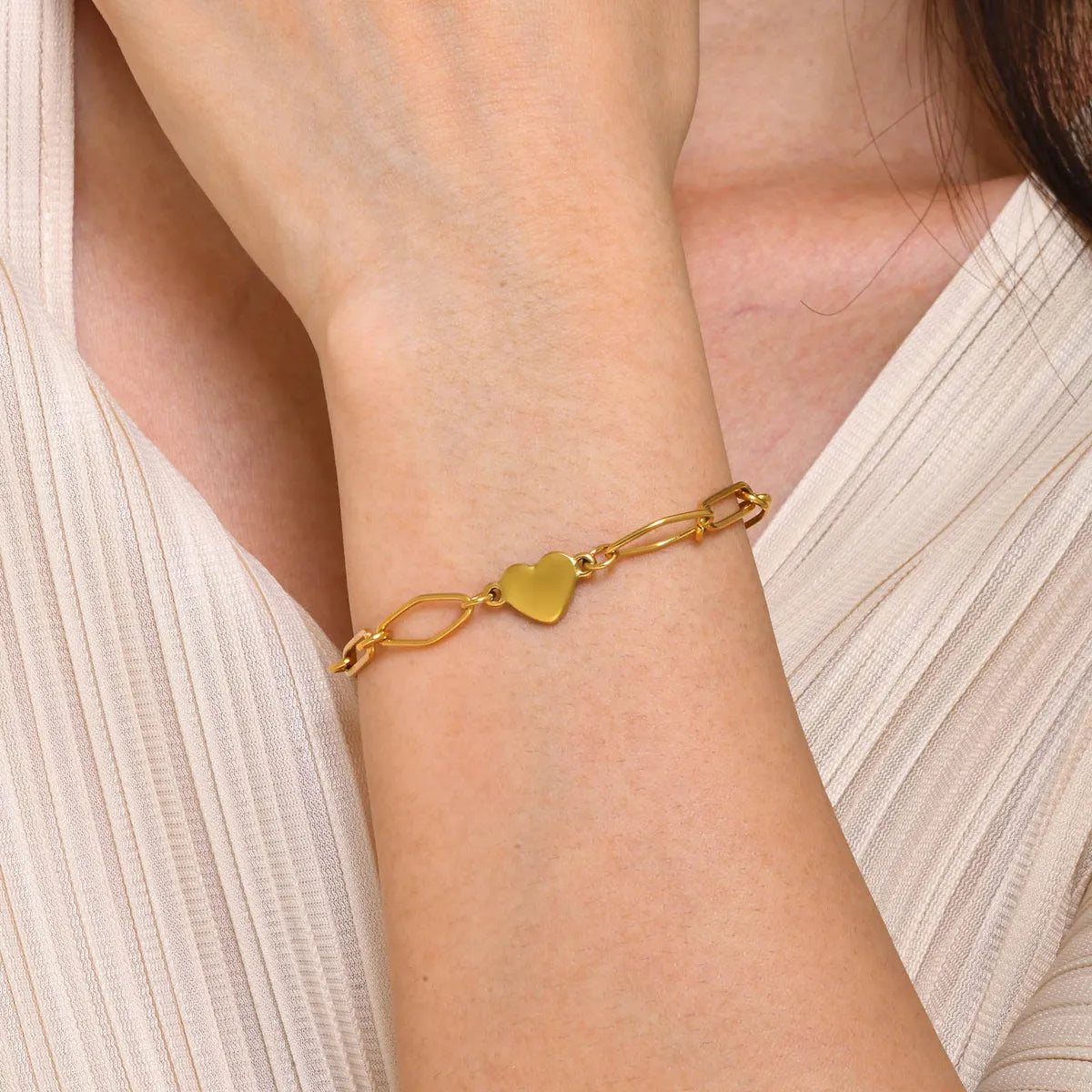 Heart Shape 18K Gold Plated Stainless Steel Necklace & Bracelet Set – Classic Charm for Every Day