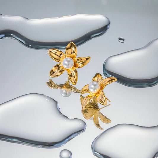 Elegant Gold Flower Pearl Stud Earrings – 18K Plated Stainless Steel